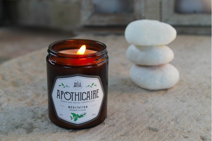 Méditer sur la flamme d'une bougie - La Belle Mèche